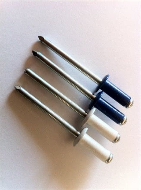 Kit n°4 Rivetti misura 4.8 x 12 blu e bianco